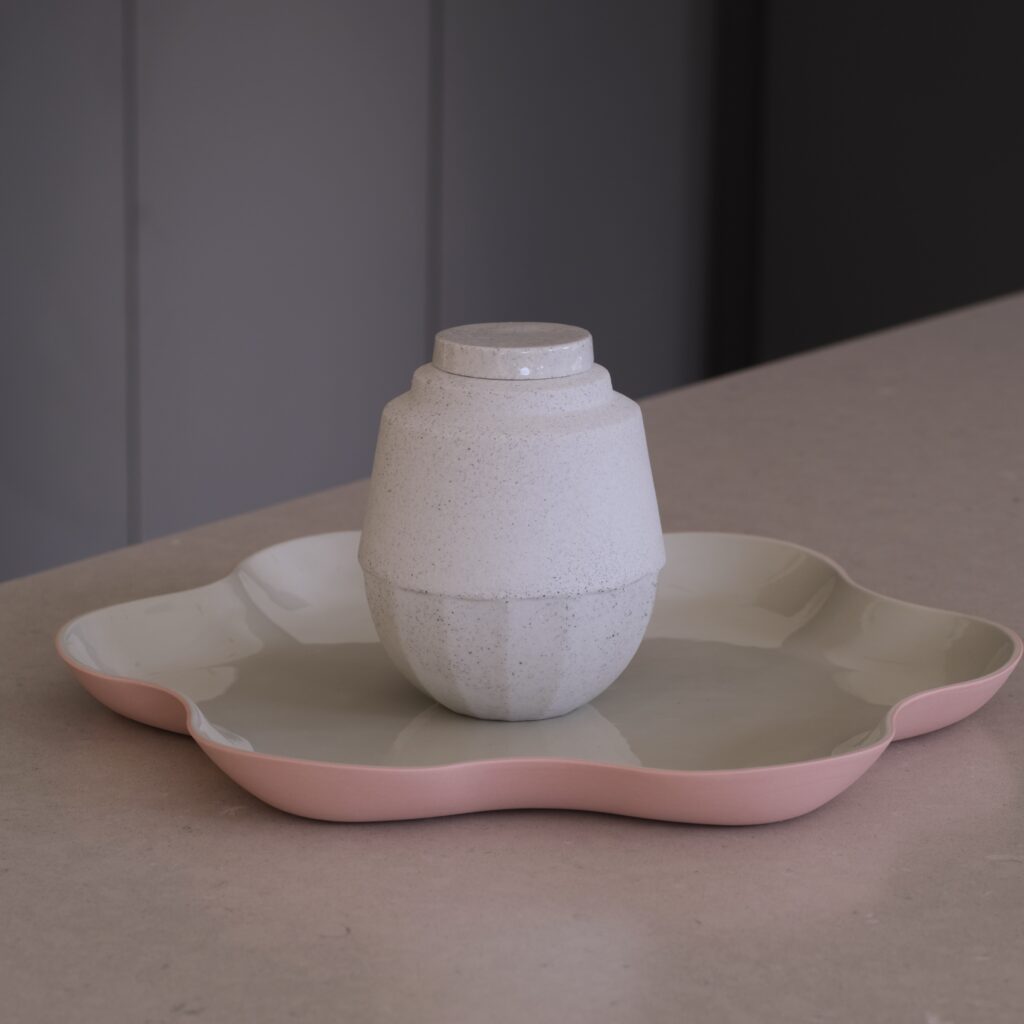 Kuma urn porselein wit spikkel Stella collectie 650 ml – handgemaakt porselein modern design