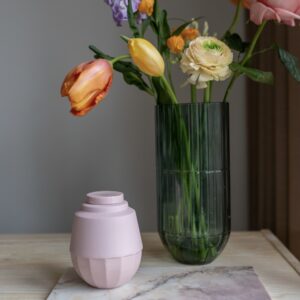 Kuma urn roze – Stella collectie 650 ml. Handgemaakt porselein, zacht en teder. Subtiele urn voor een dierbare herinnering.