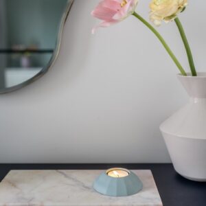 Waxinelichthouder bij urn Meissa mint – modern keramiek met warme uitstraling.
